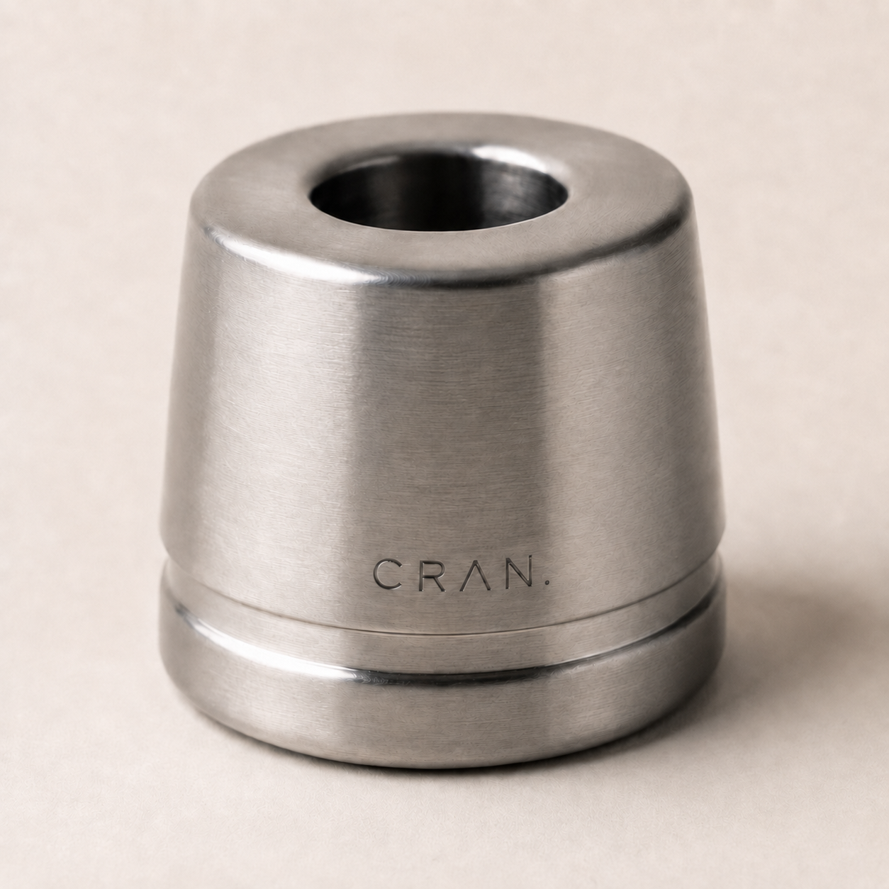 Gravure CRΛN. sans barre sur le côté du socle Silver satiné