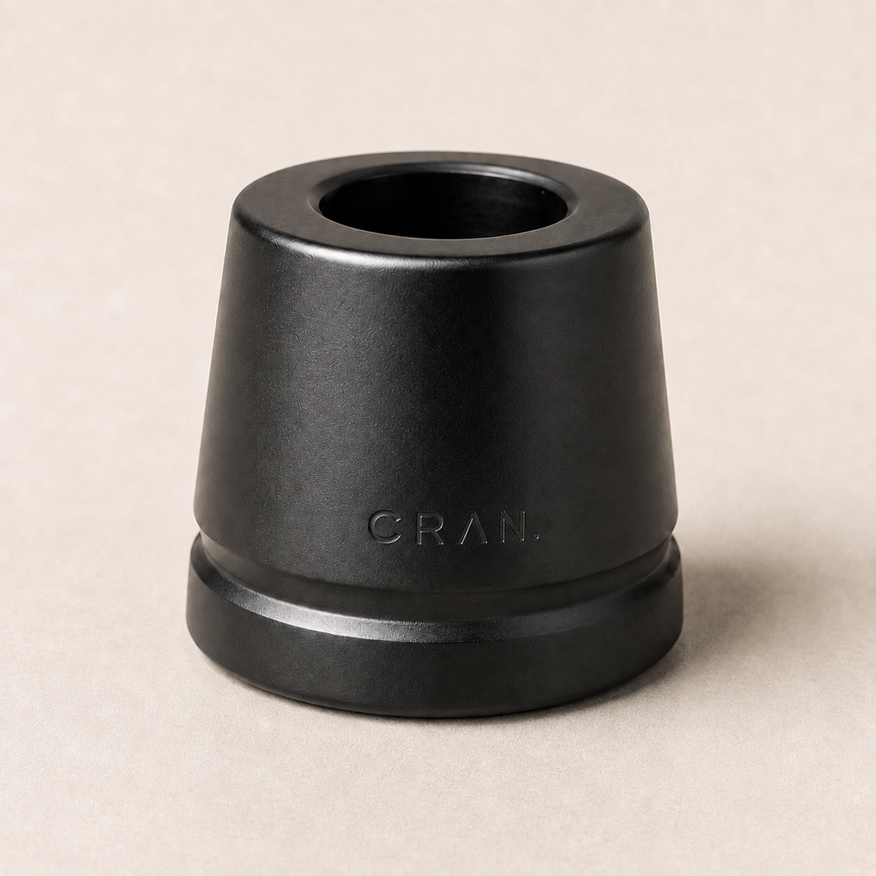 Gravure CRΛN. sans barre sur le côté du socle Matte Black